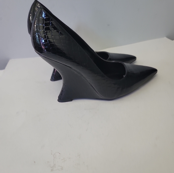 Steve Madden Rival Crocodile Embossed Wedge Pumps - Picture 3 of 9